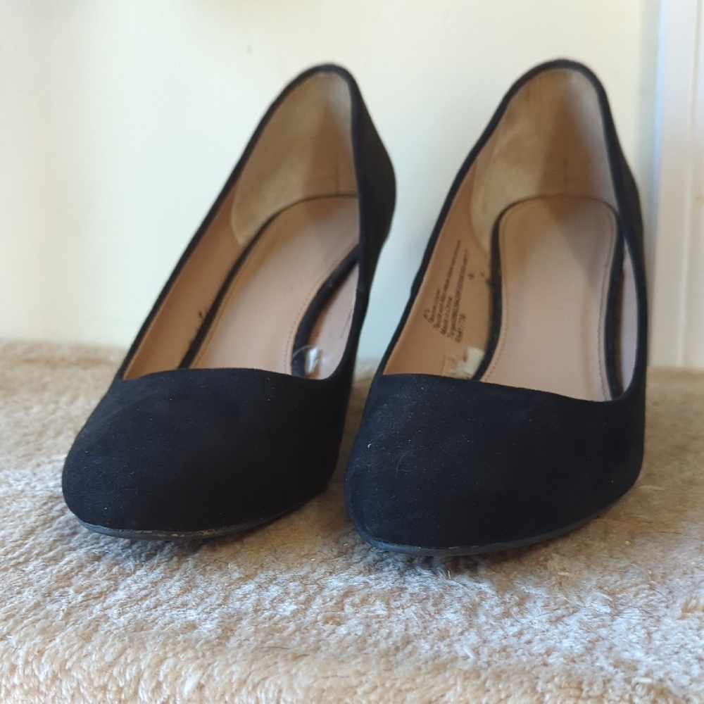 Elegant Black Women's Pumps